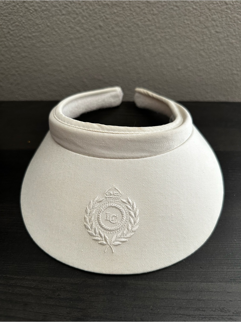 Vintage Liz Claiborne Women’s White Padded Sun Visor with Embroidered Crest. OS.